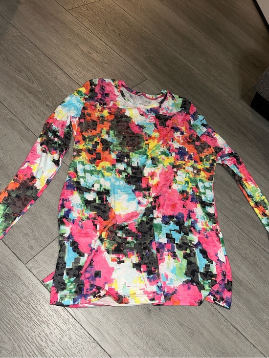 Saucony Tops - Saucony Women's Multicolor Pixel-Print Top in Pink, Blue, Yellow size XL